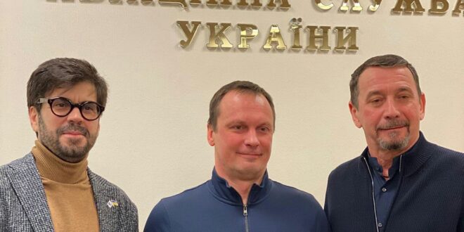Od lewej: Raúl Medina, dyrektor generalny EUROCONTROL; Ołeksandr Bilczuk, Przewodniczący Państwowej Administracji Lotnictwa Ukrainy (SAAU); Yuriy Kysil, Przewodniczący Komisji Transportu ukraińskiego parlamentu. Fot: EUROCONTROL