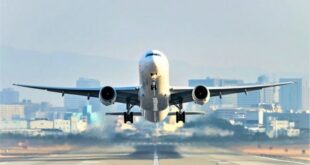 Airplane-taking-off-from-the-airport. fot: motive56 / Shutterstock