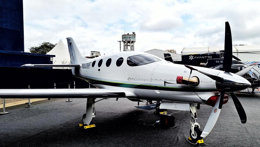 Epic Aircraft E1000 GX który wykonała lot z siedziby firmy w Bend w stanie Oregon, USA na targi LABACE 2023 na lotnisku Congonhas w Brazylii. fot: Antonio Carlos Carreiro/AIN