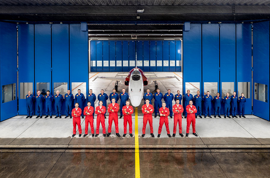 Piloci i mechanicy zespołu Patrouille Suisse. fot. André Scheidegger via Swiss Armed Forces Digital Media Centre