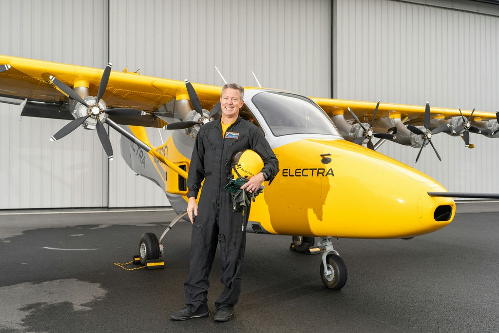 Cody Allee, pilot Goldfincha, przy samolocie. fot. Electra