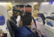 Wnętrze kabiny pasażerskiej Boeinga 737 MAX Alaska Airlines (lot 1282) po lądowaniu. fot. CNN