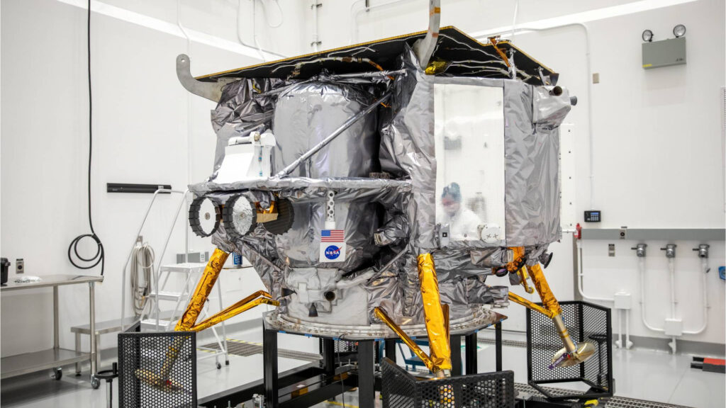 Prywatny lądownik księżycowy Peregrine firmy Astrobotic gotowy do startu. fot. Isaac Watson/NASA
