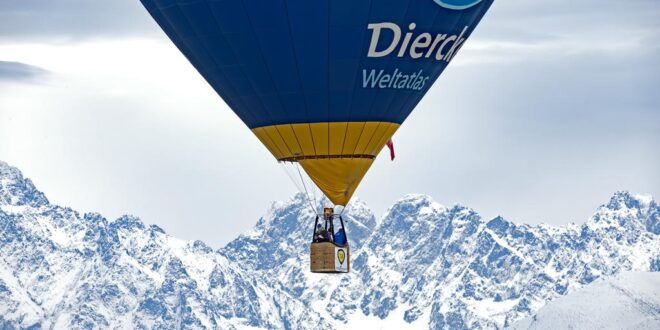 SP-BTW pilotowany prze Marcina Nowaka na tle panoramy Tatr. fot Michał szewczyk